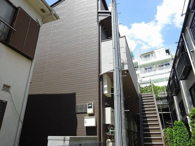 アザーレ・Ｙの外観