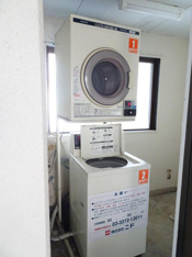 １階にコインランドリー有