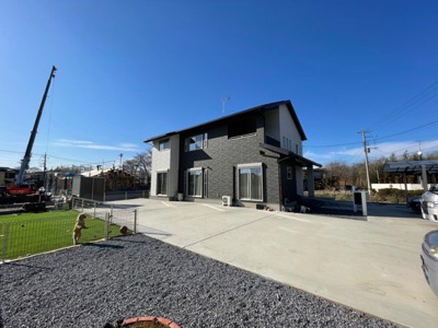 【外観】 | 牛久市猪子町　築浅２世帯住宅　５ＬＬＤＤＫＫ　ドックラン付 | ソーラーパネル9.9kwh搭載