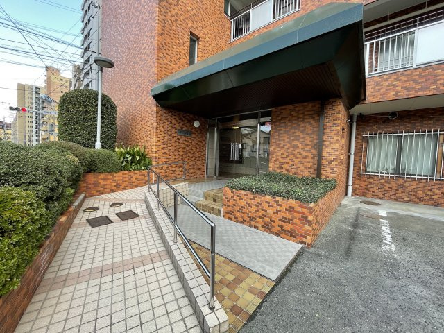 ボーン平尾のエントランス