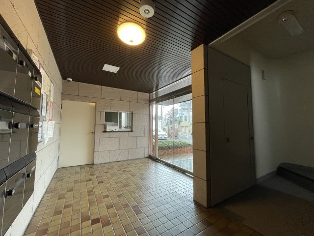 ボーン平尾のエントランス