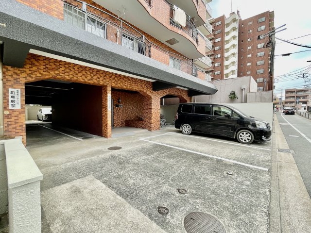 エミネンス大濠の駐車場