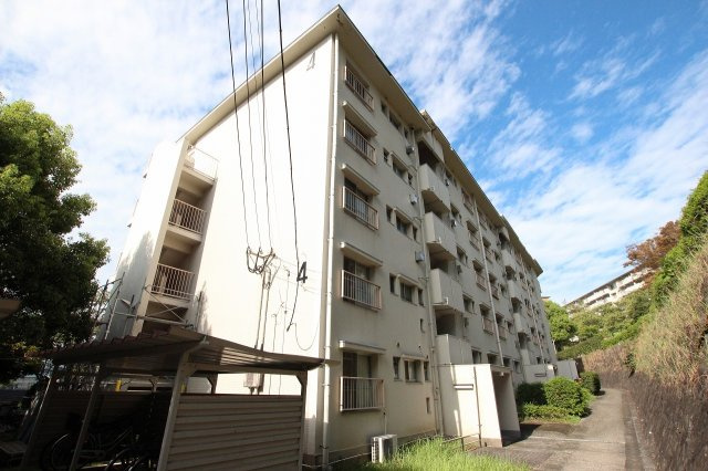 笹の台団地　８号棟の外観