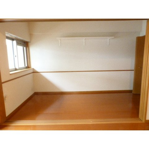 【洋室】 | クリムゾン博多Ⅱ | 使い勝手のいい洋室です