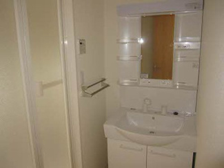 【独立洗面台】 | シャーメゾン坂本　２番館  | 同一間取り反転タイプの写真です。