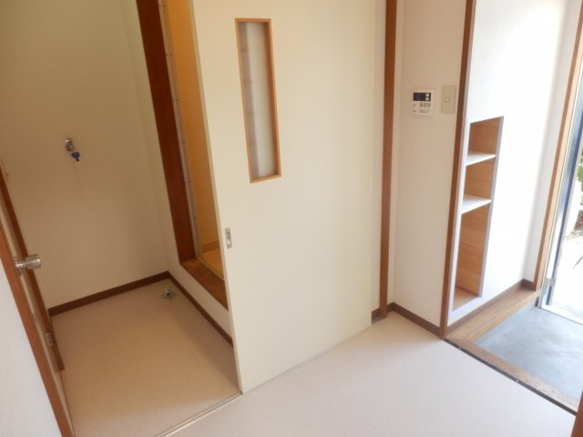 イーストハイツの内装|玄関からリビングまでワンクッション置いた設計