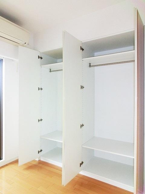 RESIDIA御茶ノ水の収納|洋室壁一面の豊富な収納は隣部屋との防音効果もあります