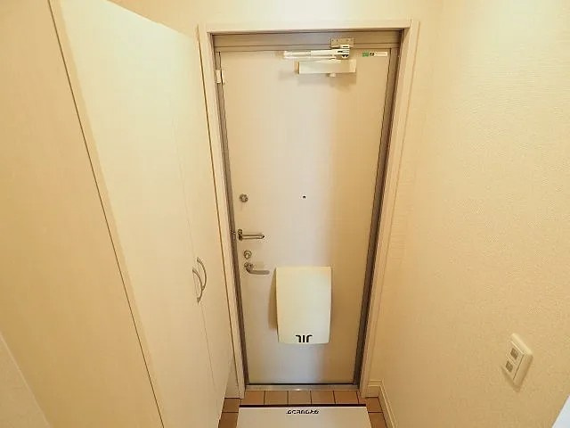サニーレジデンスの玄関