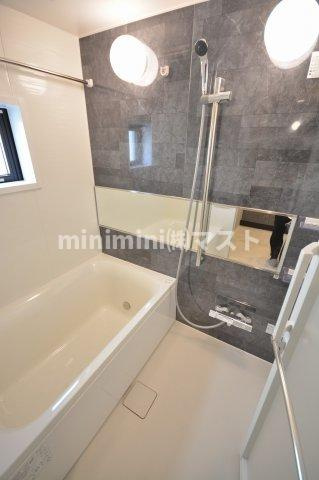 シーズンフラッツ阿波座の浴室