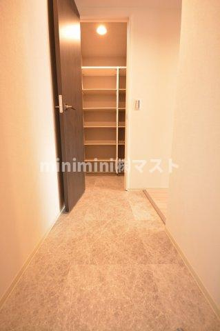 シーズンフラッツ阿波座の玄関