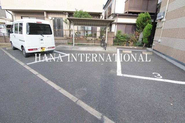 レオパレスプレミールの駐車場