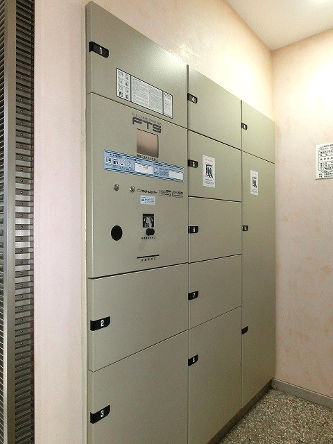 ラクラス新御徒町のロビー|ラクラス新御徒町の不在時に便利な宅配ＢＯＸです