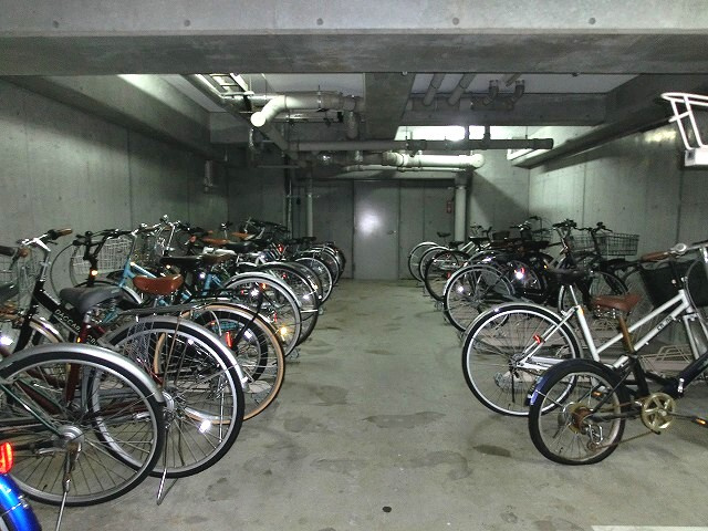 ラクラス新御徒町の設備|ラクラス新御徒町の駐輪場です