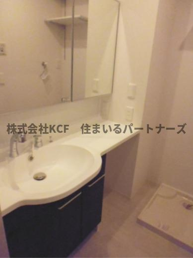プリムローズの洗面所|ゆったりとスペースのある洗面所