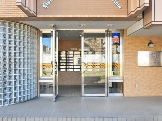 ライオンズマンション西新小岩のエントランス