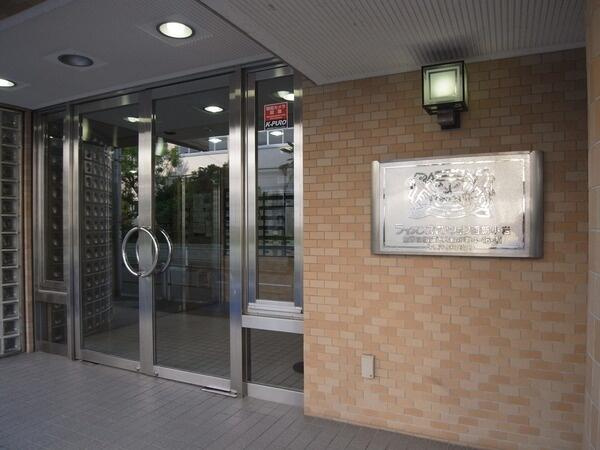 ライオンズマンション西新小岩のエントランス