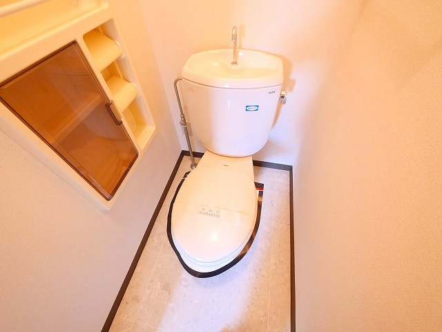 グランデージのトイレ|落ち着いた色調のトイレです