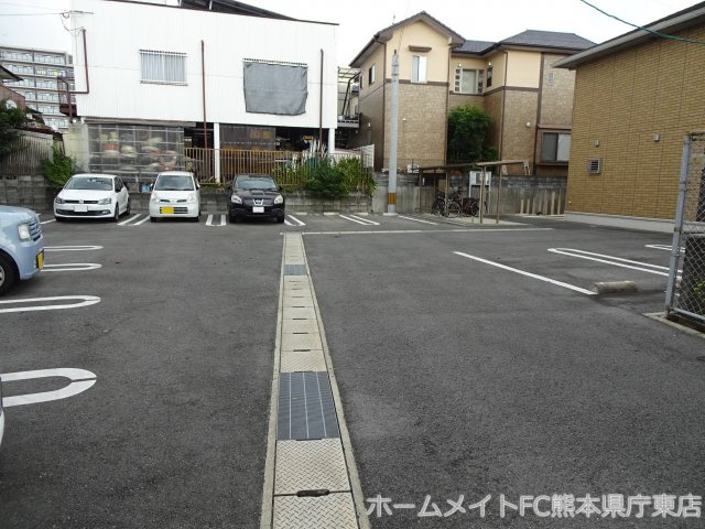 熊本市東区花立５丁目のアパートの駐車場