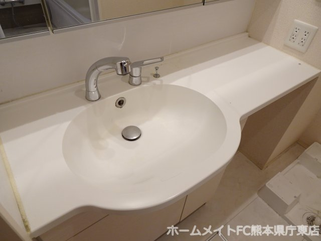 熊本市東区花立５丁目のアパートの独立洗面台