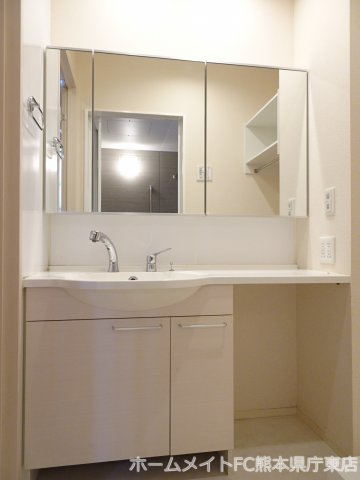 熊本市東区花立５丁目のアパートの独立洗面台