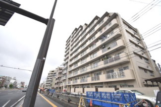 【外観】 | 総戸数１００戸、昭和５４年３月築、管理人は日勤勤務につき管理体制良好です♪