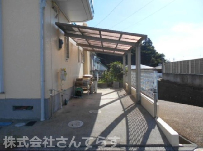 【駐車場】 | 佐倉市王子台　中古戸建て | カーポートがあります