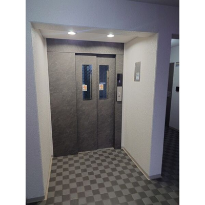 【エントランス】 | ロイヤルエスタ服部