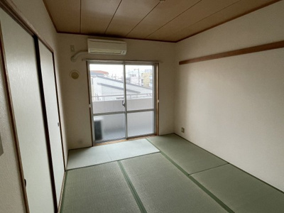 【寝室】 | ロイヤルエスタ服部