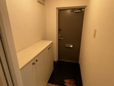 【玄関】 | ロイヤルエスタ服部