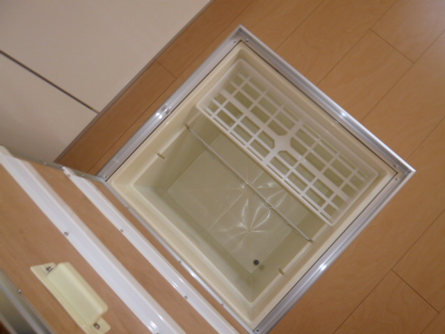 ヴィラージュ参番館のキッチン|床下収納