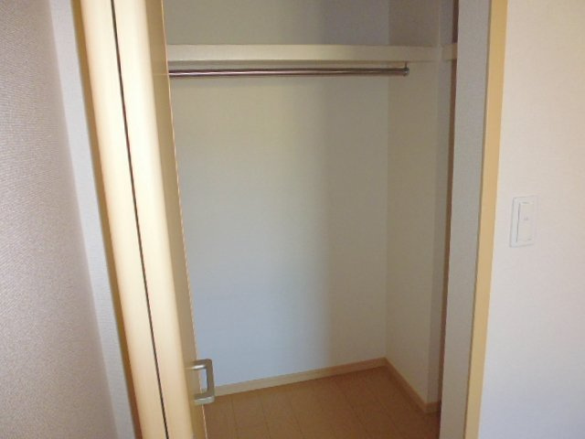 ヴィラージュ参番館の収納|ウォークインクローゼット