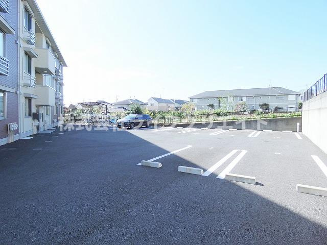 トリアテュラーの駐車場