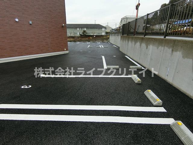 トリアテュラーの駐車場