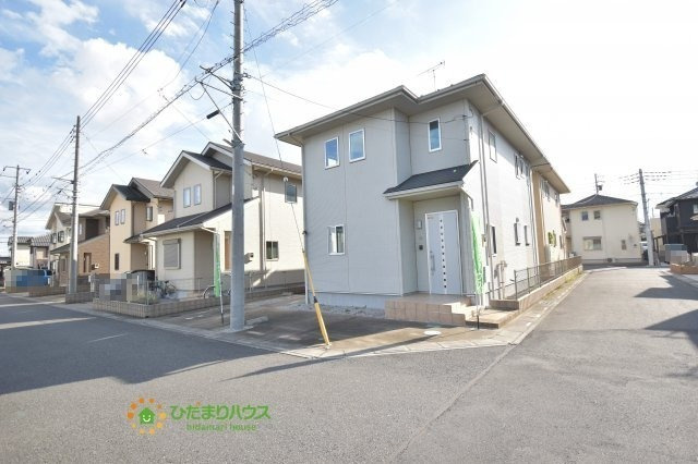 北本市中丸３丁目　中古一戸建ての前面道路含む現地写真