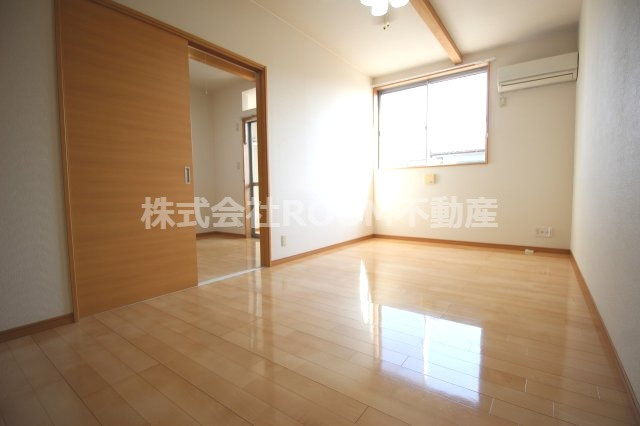 ラ・メール吉尾の居間・リビング