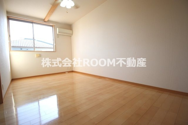 ラ・メール吉尾の居間・リビング