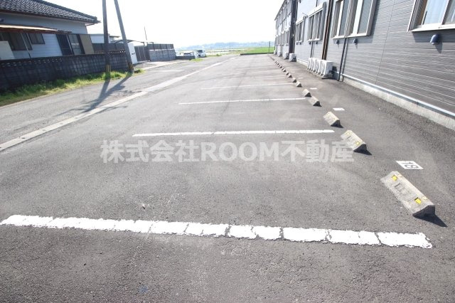 ラ・メール吉尾の駐車場