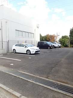 【駐車場】 | いつでも目の届く敷地内に駐車場があります♪荷物がかさばりがちなお買物にも、敷地内駐車場があると便利ですよね☆