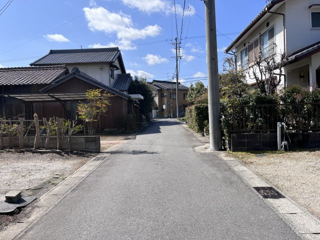 高浜市向山町の前面道路含む現地写真