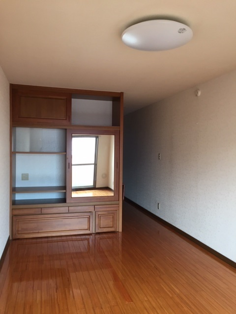 ゆったり過ごせる居間です