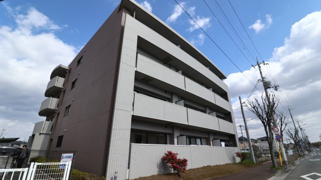 パインプロスの外観