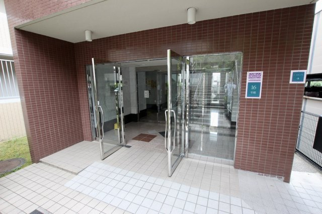 ベンタナヒルズ篠栗16号館のエントランス