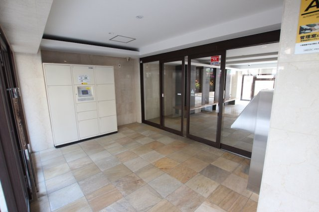 アネシス空港東弐番館のエントランス