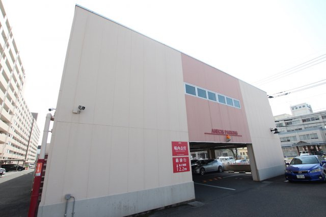 アネシス空港東弐番館の駐車場