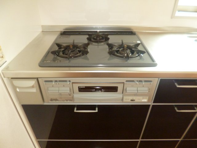 ファミーユ　ドゥ　アヴニールＢのキッチン|3口ガスコンロ