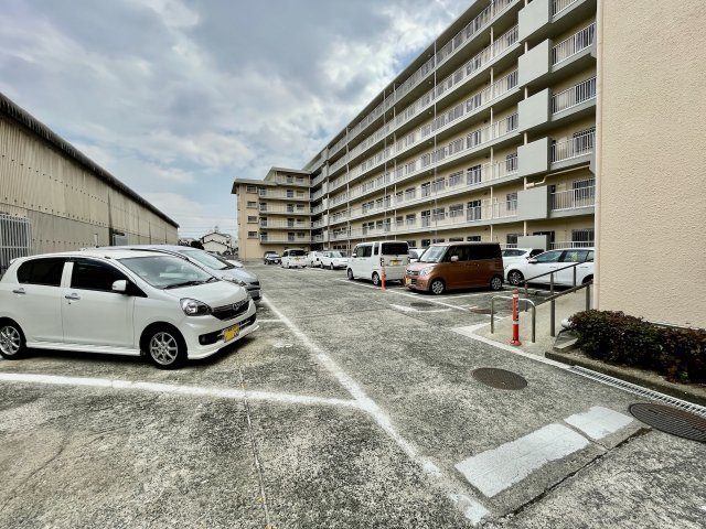 日商岩井福陵マンションの駐車場