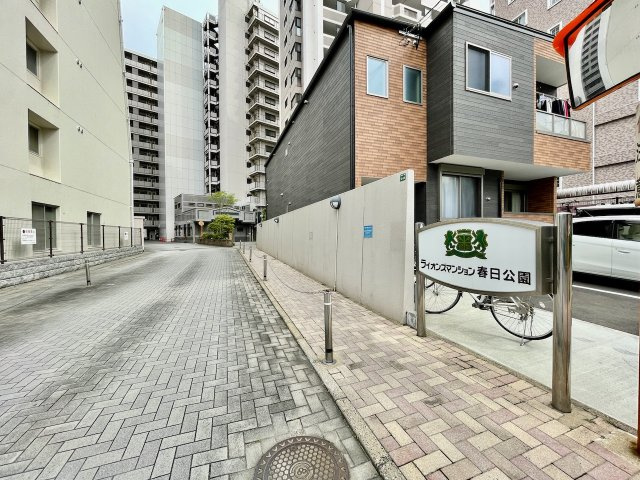 ライオンズマンション春日公園のエントランス