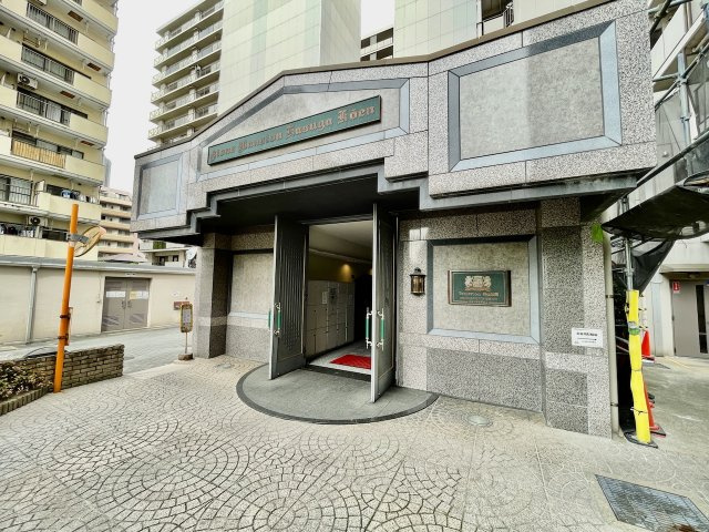 ライオンズマンション春日公園のエントランス