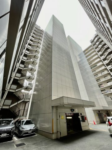 ライオンズマンション春日公園の駐車場