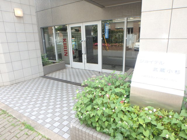 ジョイテル武蔵小杉のエントランス